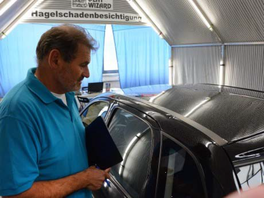 Dellenbesichtigung am Fließband | Dent Wizard Dellen-und Hagelschadenservice